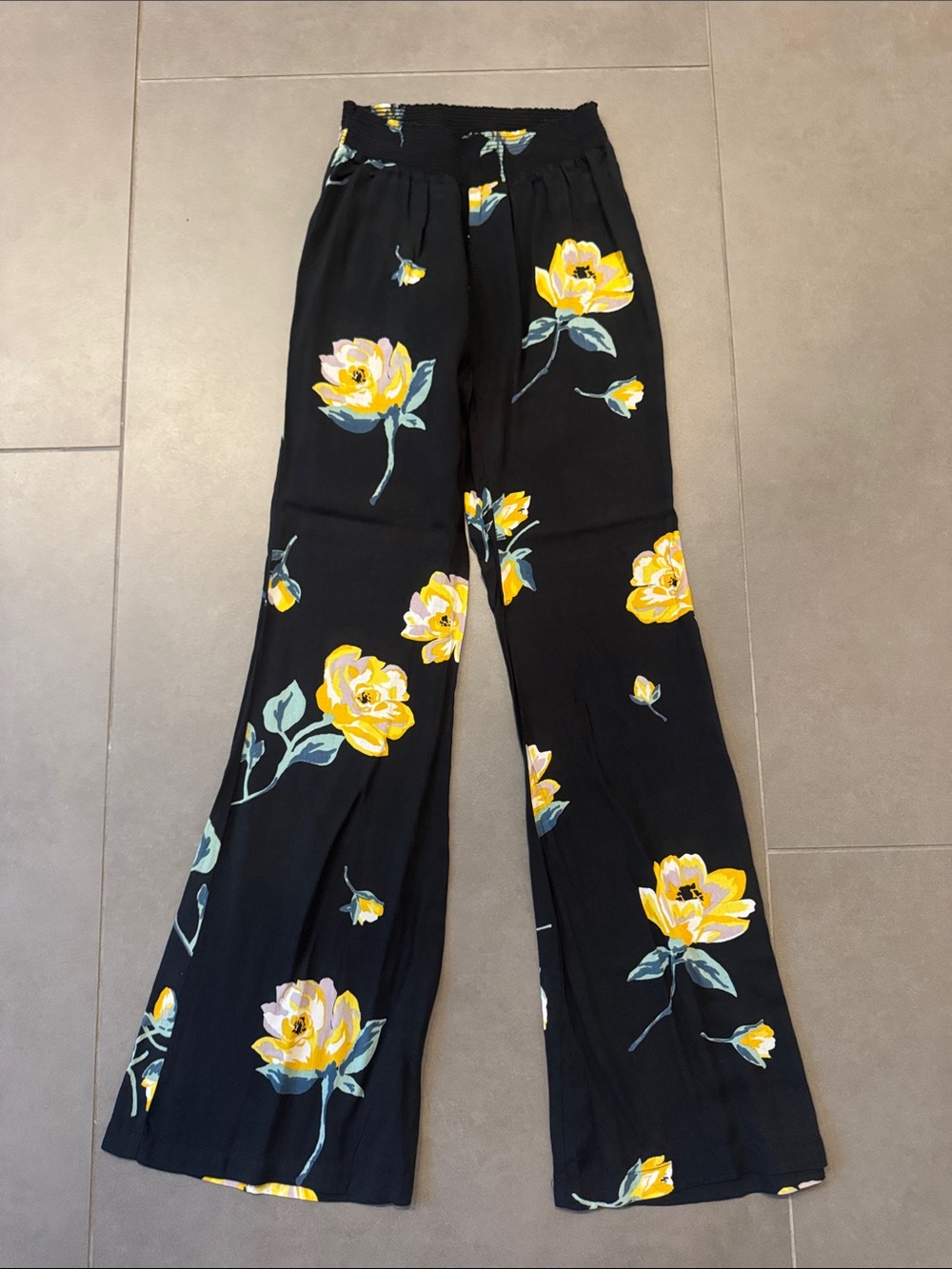Volcom flare-Leg Floral Pants in Black and Yellow size XS